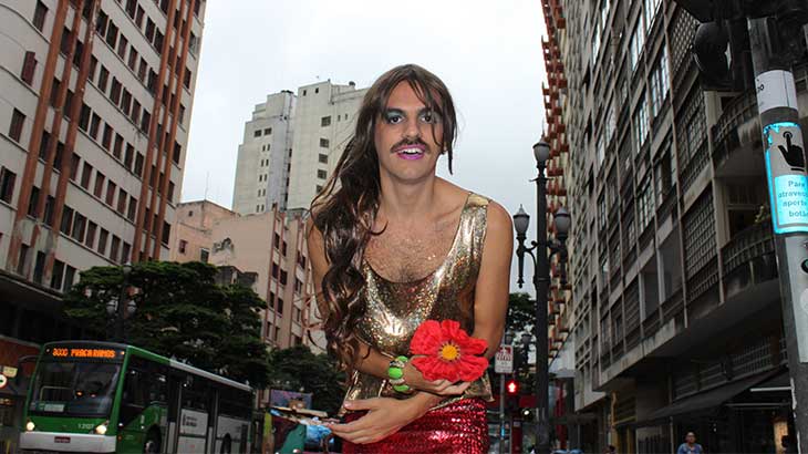 Fabito Figueiredo participa de bate-papo e apresenta a drag Shanawaara<br>Foto: Helô Sobral
