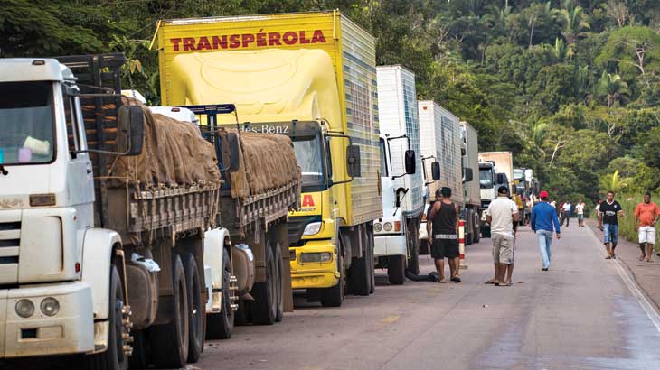 Estradeiros: deslocando pelo país a maior parte das cargas / Foto: Avener Prado/Folhapress