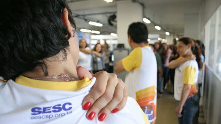 Servidores da Fundação CASA em ginástica laboral no Dia do Desafio 2013 (Eliel Nascimento/FCASA)