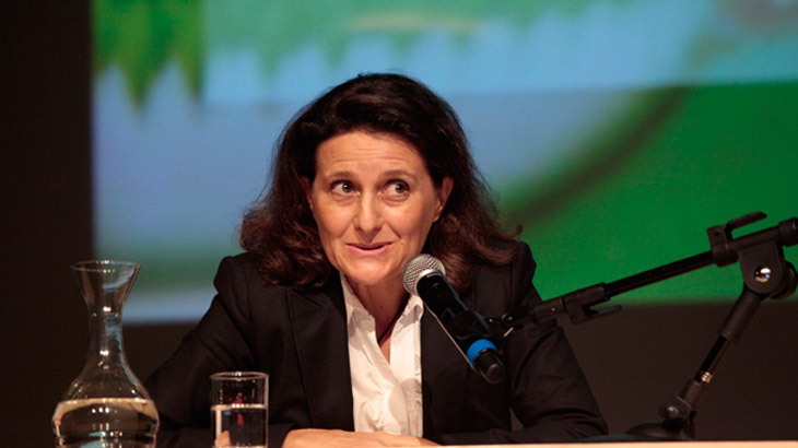 Sophie Deram durante sua exposição na última palestra do Seminário