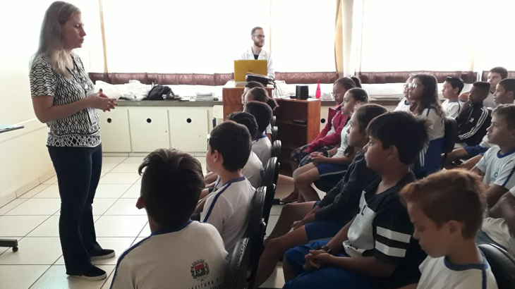 Palestra sobre saúde bucal nas escolas da rede municipal de Catanduva