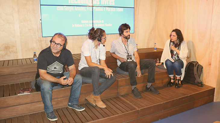Sergio Amadeu, Maraiza Adami, Fred Paulino e Cris Bartis no estande do Sesc | Foto: Danny Abensur