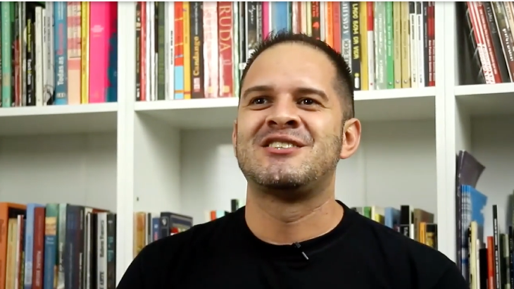 Rodrigo Ciríaco, educador e idealizador da Casa Poética 