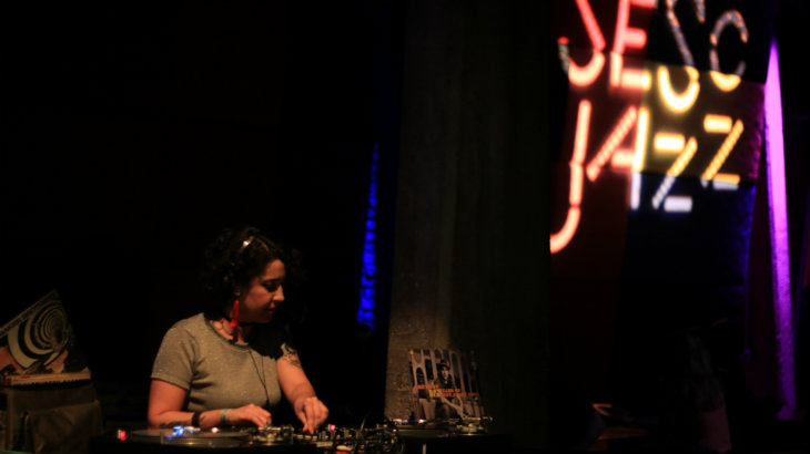 DJs mulheres abrem Sesc Jazz. Na foto, DJ Rafa Jazz, que abriu o show de James Blood Ulmer