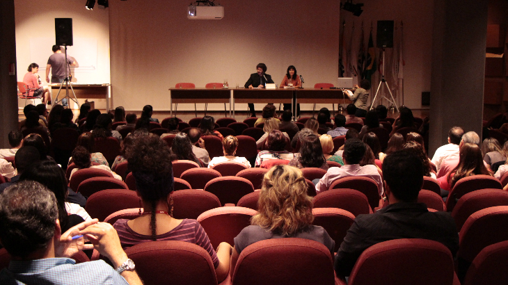 Professor Dr. Daniel Perez durante fala para aos técnicos do Sesc em São Paulo<br>Foto: Lúcio Érico