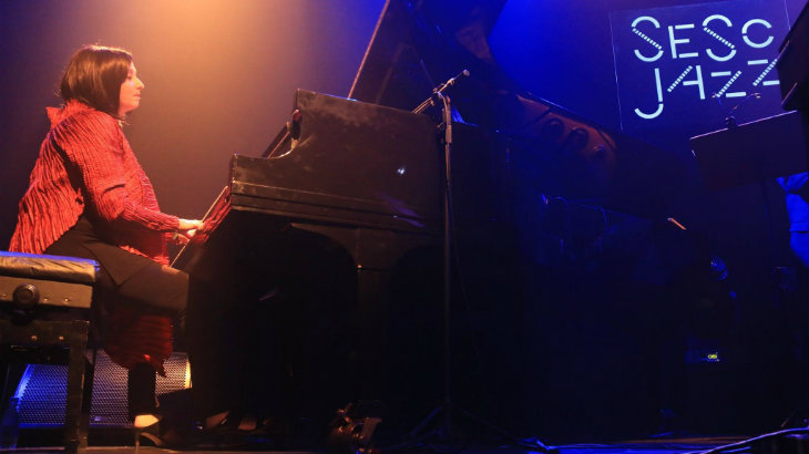 Renee Rosnes no piano, em show da Comedoria do Sesc Pompeia | Foto: Julay Barretti