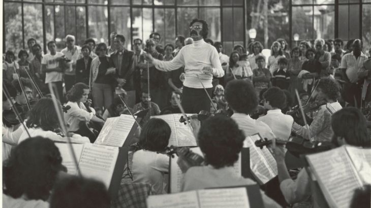 Orquestra de Cordas sob a regência do maestro Alberto Jaffé