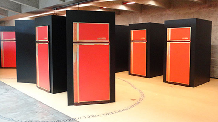 Instalação coloca geladeiras à disposição do público<br>Foto: Tamara Demuner/Sesc