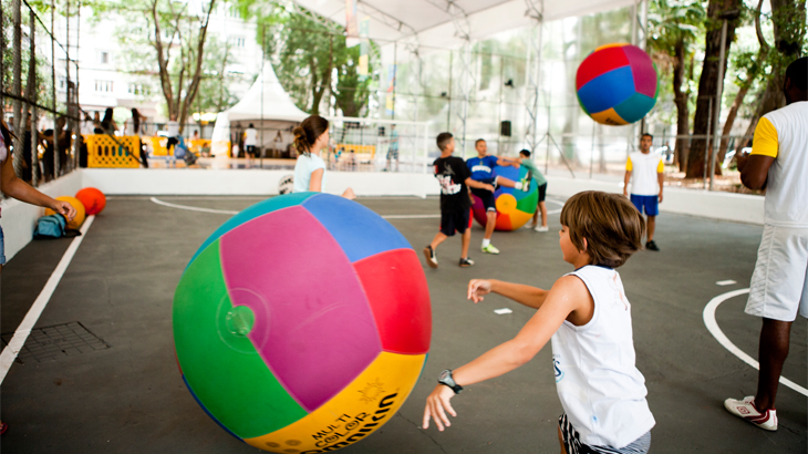 Atividades para crianças e adultos acontecem na Praça Rotary, no centro<br>Foto: Ricardo Ferreira