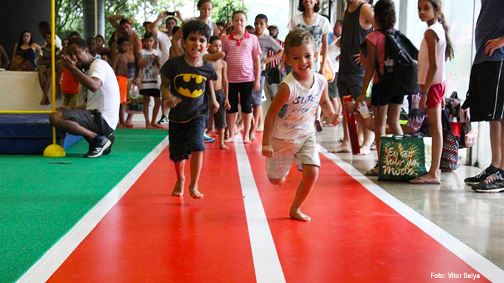 Atletismo na exposição Correr, Saltar e Arremessar, no Sesc Interlagos