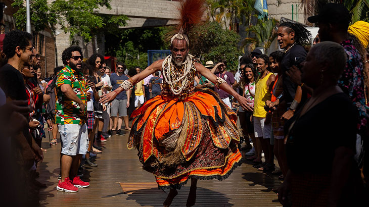 O Bloco Afroafirmativo Ilu Inã se apresenta no Sesc Vila Mariana e Interlagos durante o carnaval. 