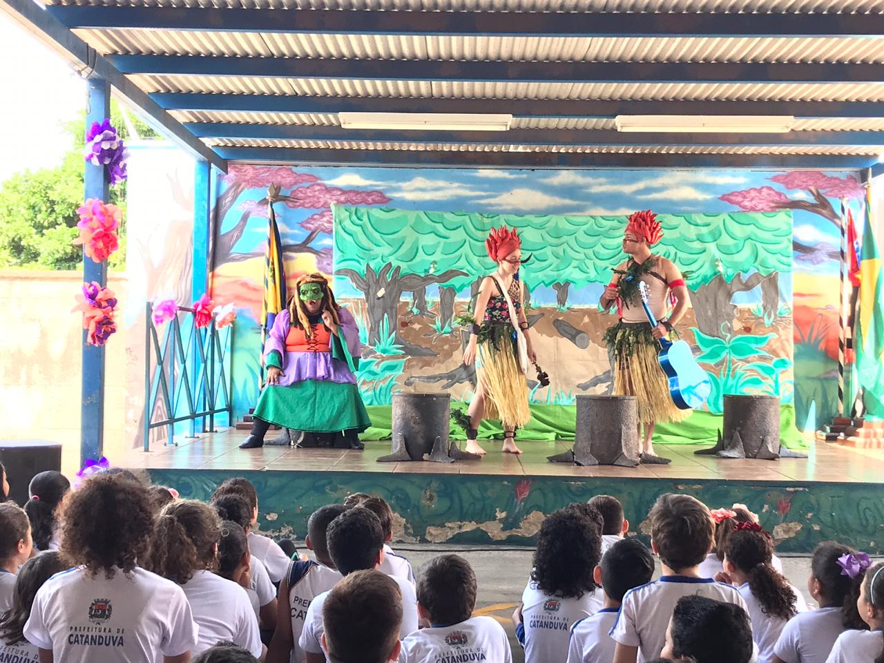 Apresentação da peça teatral nas escolas da rede municipal de ensino de Catanduva