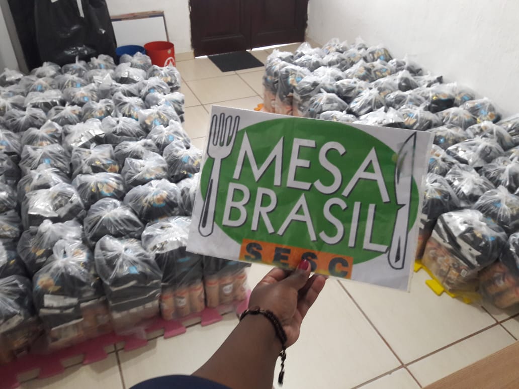 Montagem de cestas básicas para as famílias do Centro Comunitário Jardim Autódromo | CCA Sabiá. 
