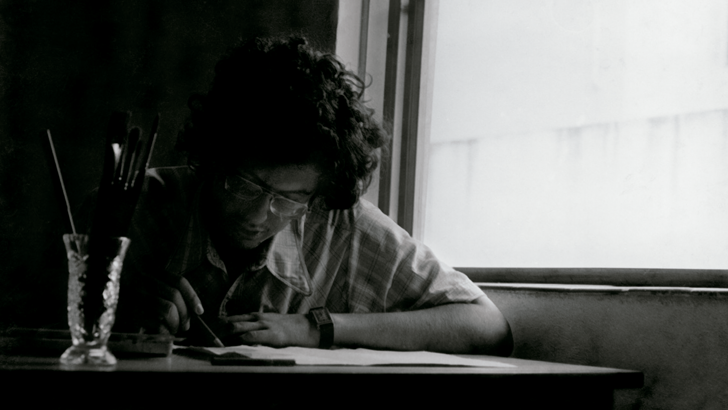 Rubens Matuck em seu primeiro quarto/ateliê, em 1970. Foto: Rosely Nakagawa