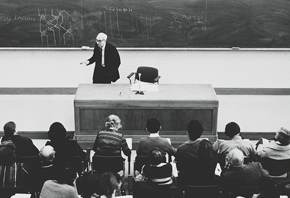 No Collège de France, em 1982. © Jean-Pierre Martin/Collège de France