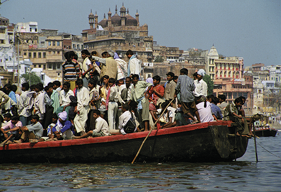 Travessia do Ganges. Varanasi, Índia. Foto: Argus Caruso