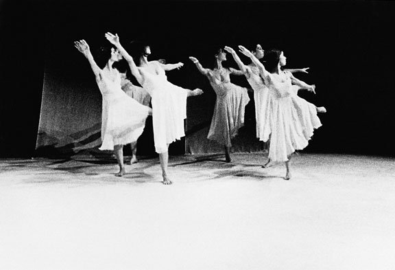 Grupo Teatro de Dança em 'Agora Terpsícore'. Foto: Renato Folla