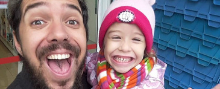 Atenção ao Desenvolvimento. Entrevista com Fernando Guifer, jornalista, escritor e pai da Laís, que tem paralisia cerebral